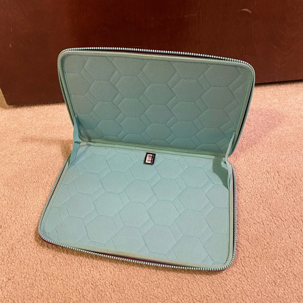 Thule purple computer case
